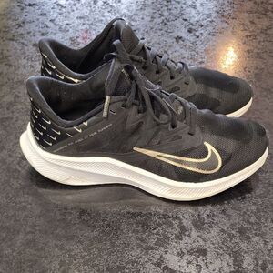 Nike Men's Black and Gold Athletic Shoes